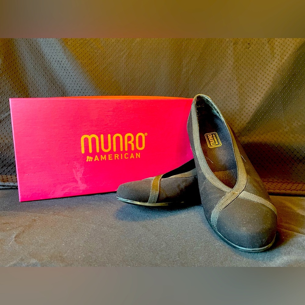 Munro Women's Black Low Heels